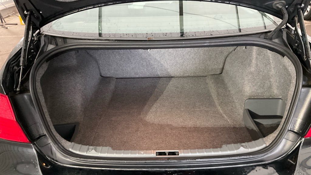 BMW 3 Series SE (2010)