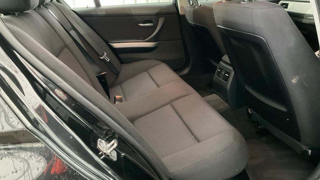 BMW 3 Series SE (2010)