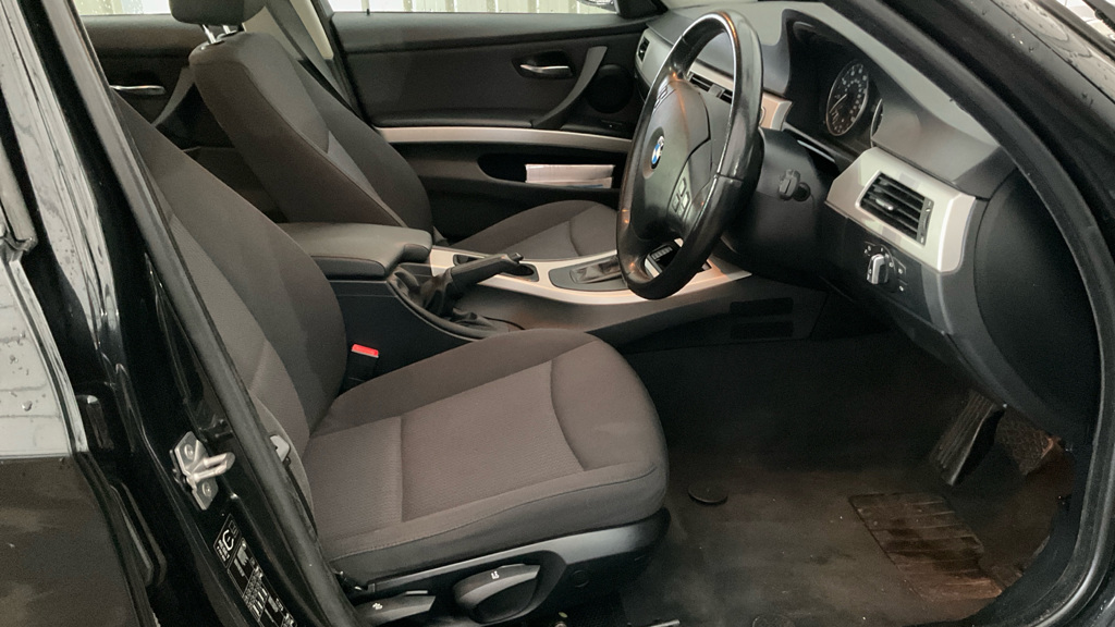 BMW 3 Series SE (2010)