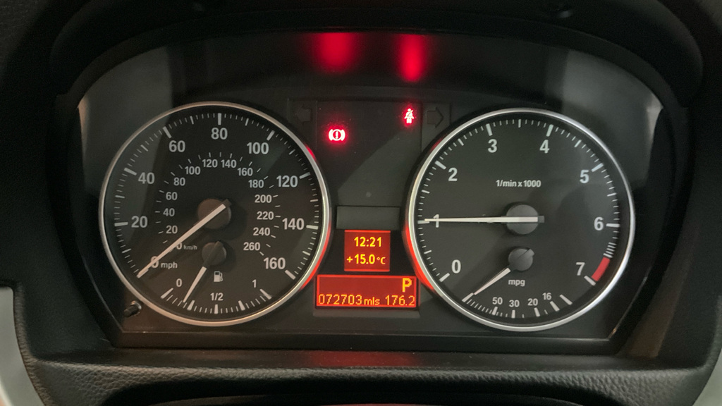BMW 3 Series SE (2010)