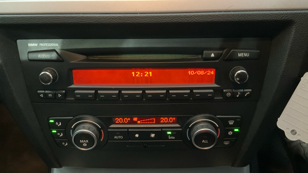 BMW 3 Series SE (2010)